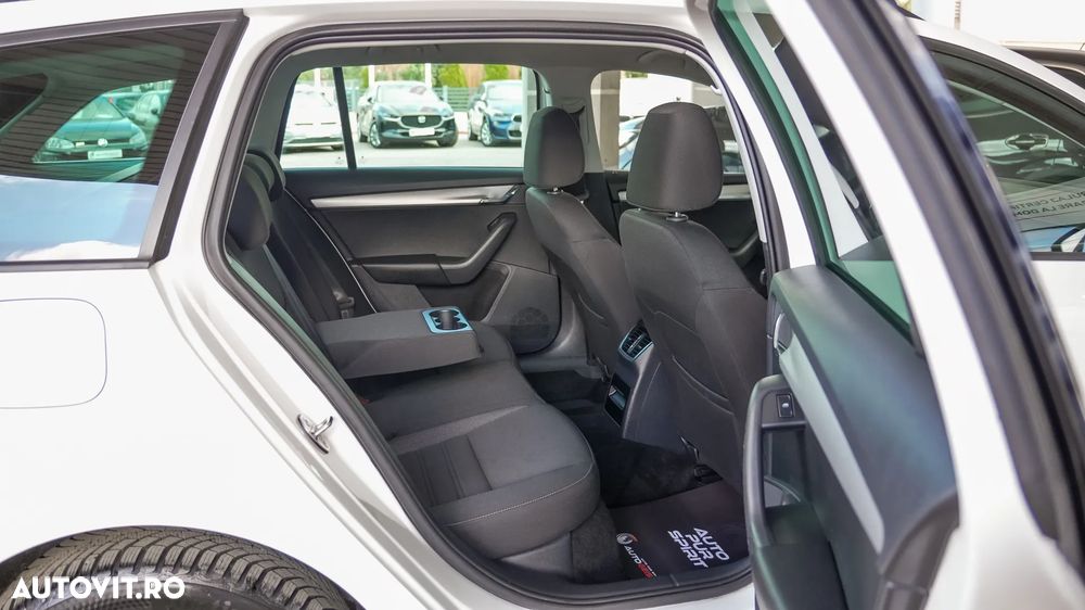 Skoda Octavia Combi Diesel 1.6 TDI DSG Ambition - 25