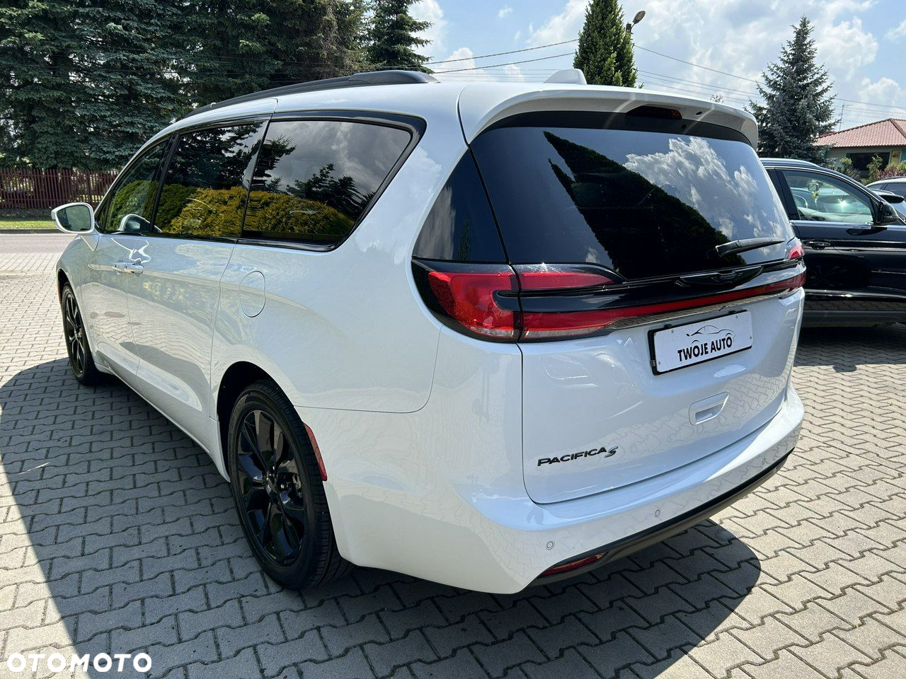 Chrysler Pacifica - 14