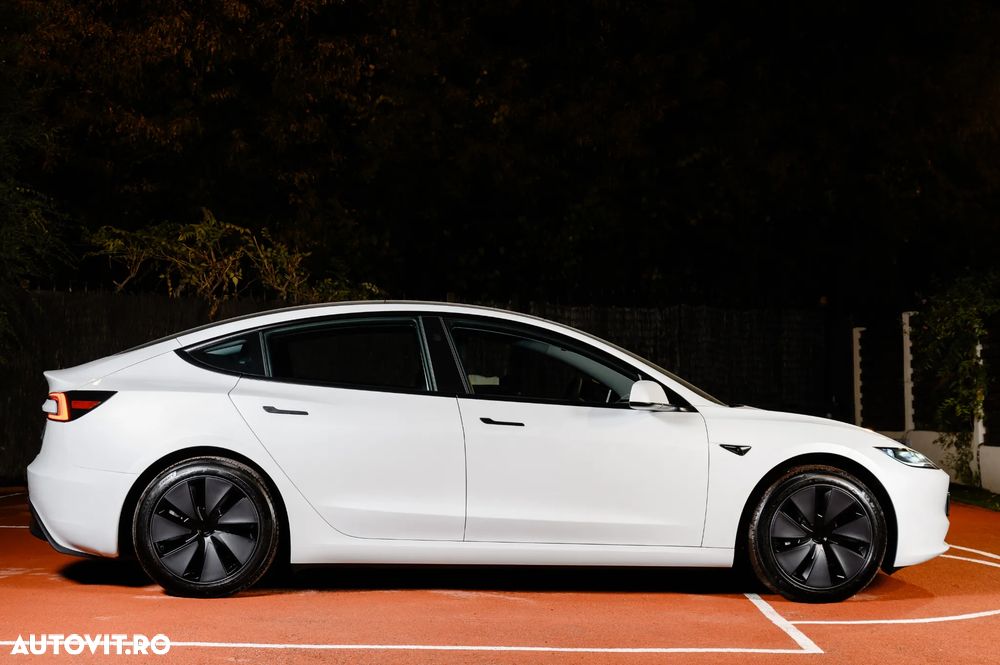Tesla Model 3 - 6