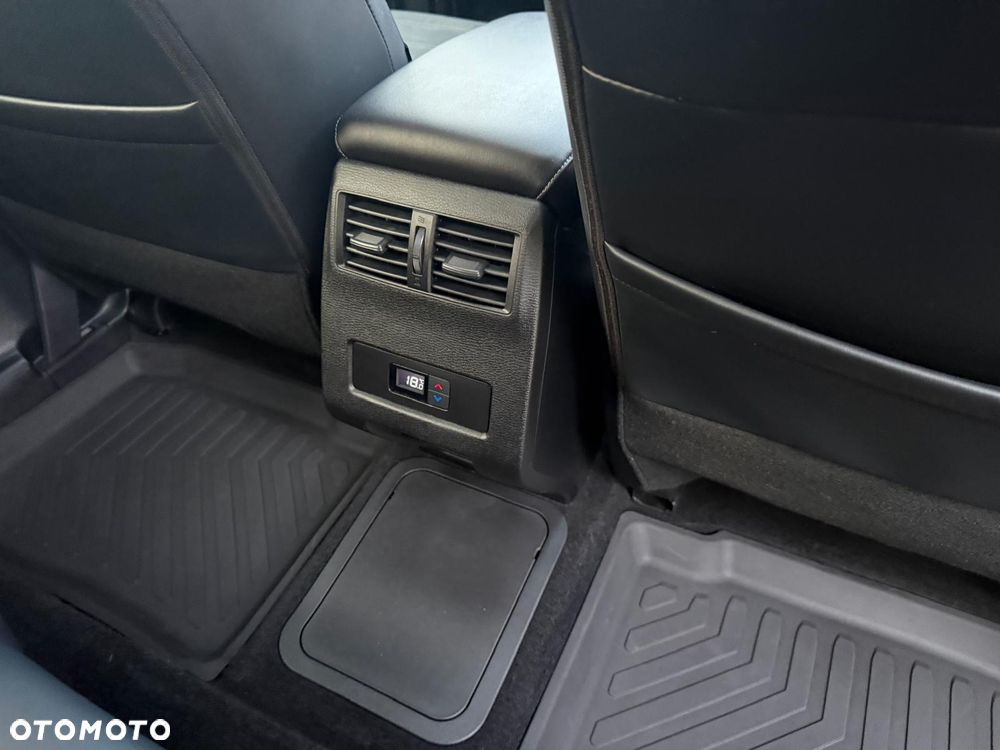 Mitsubishi Outlander - 28