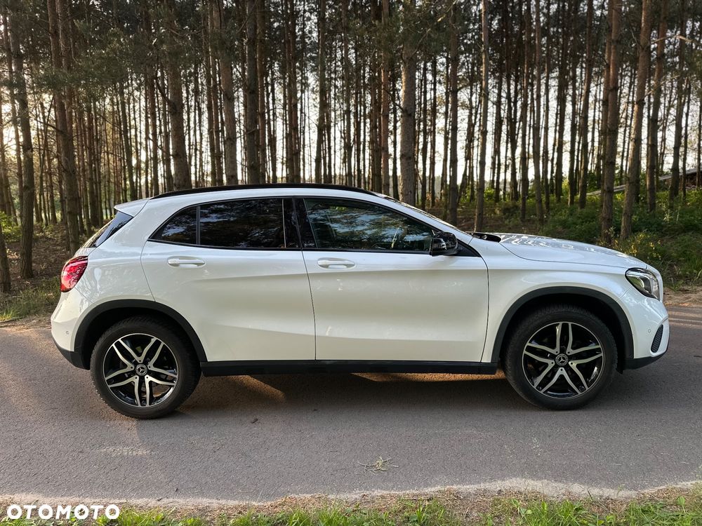 Mercedes-Benz GLA 180 7G-DCT Urban - 22