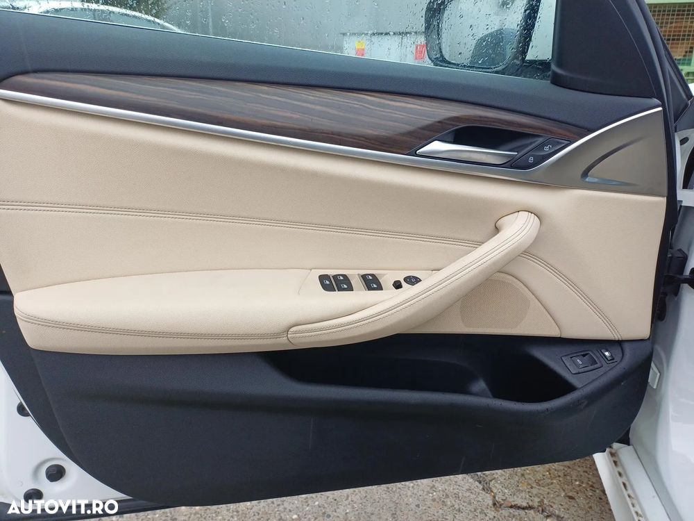 BMW Seria 5 530e xDrive Touring Aut. Luxury Line - 10