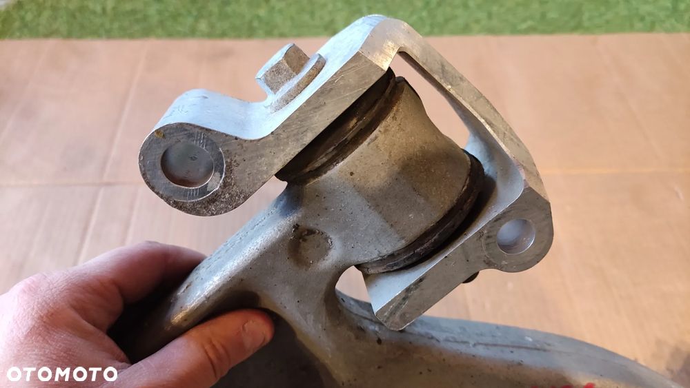 Wahacz lewy przód Volvo V60 oryginalny - 8