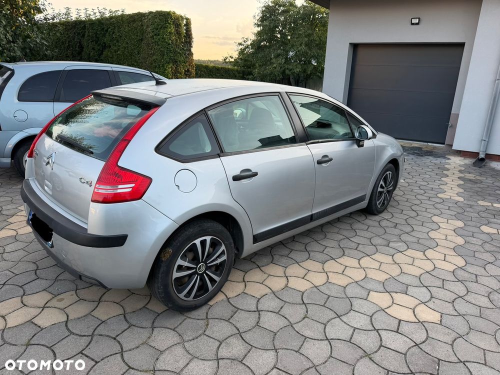 Citroën C4 1.6 16V Confort - 3