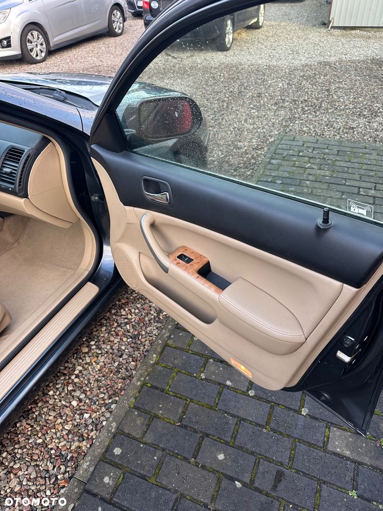 Honda Accord 2.0 i Executive - 19