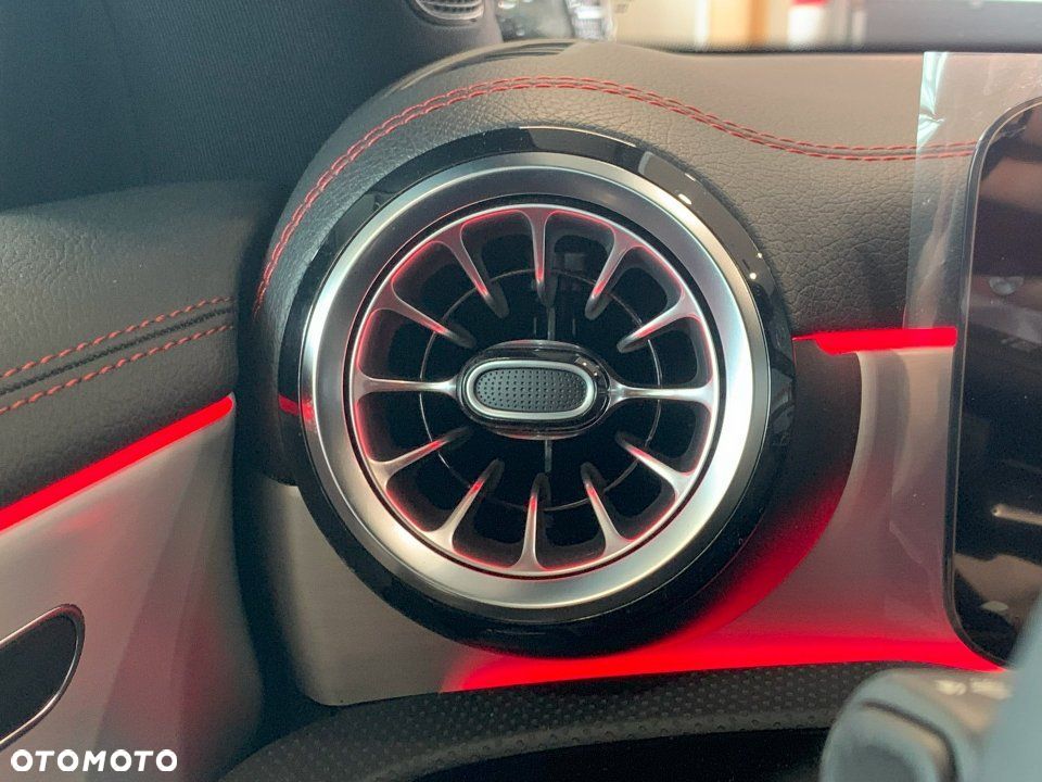 Mercedes-Benz CLA - 12