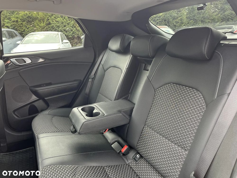 Kia XCeed 1.5 T-GDI Business Line DCT - 16