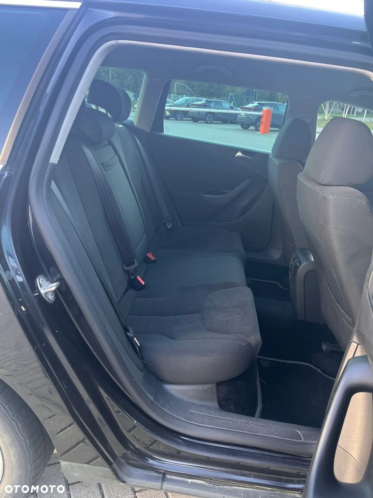 Volkswagen Passat - 28