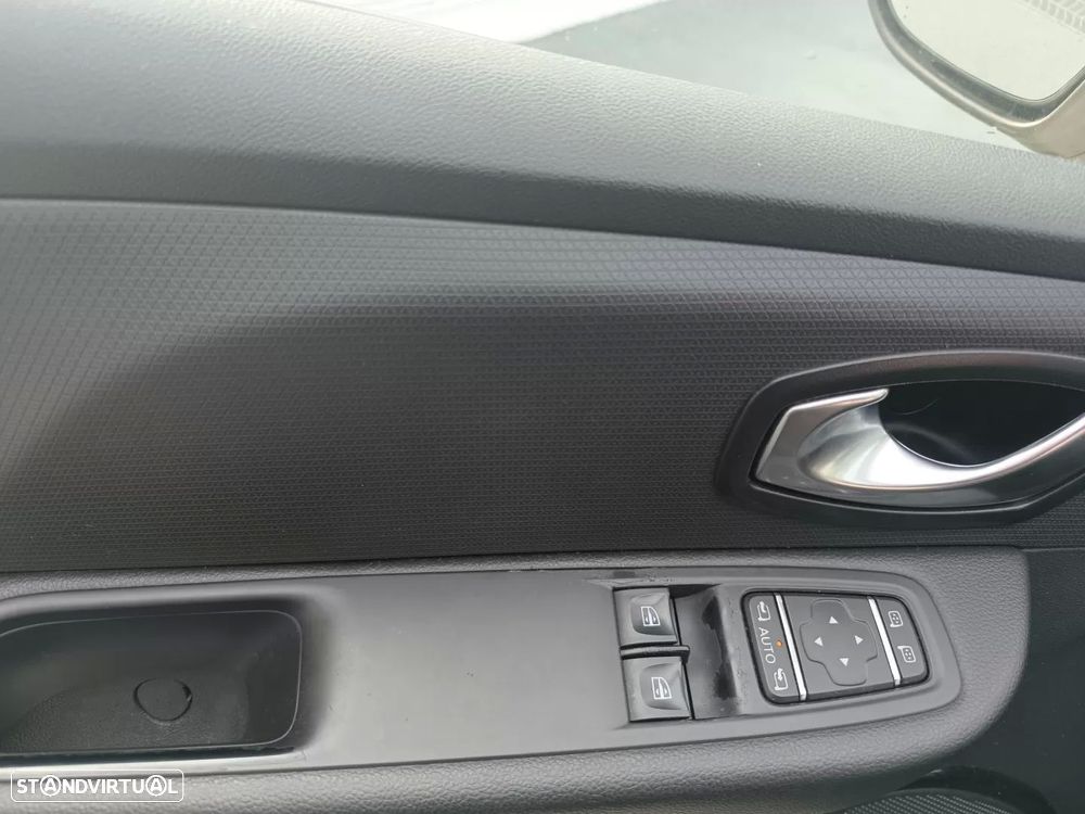 Renault Clio 0.9 TCe Limited Bi-Fuel - 9