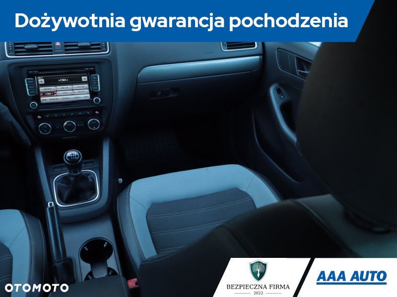 Volkswagen Jetta - 10