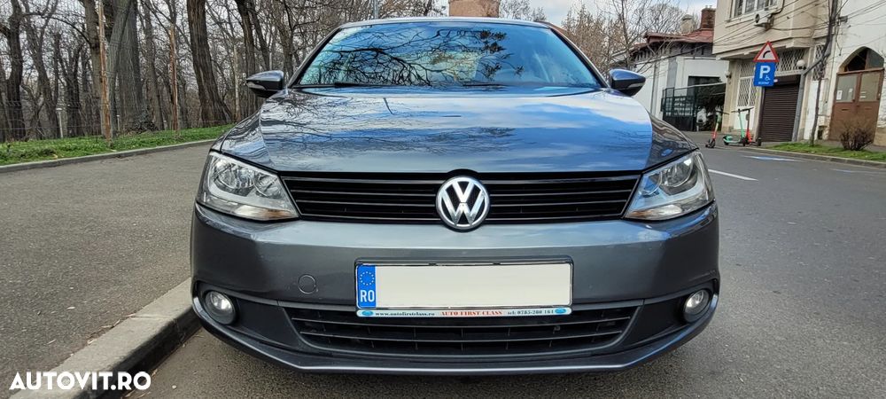 Volkswagen Jetta 1.6 TDI Trendline - 1