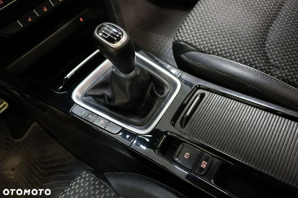 Kia Ceed 1.4 T-GDI L Business Line - 17