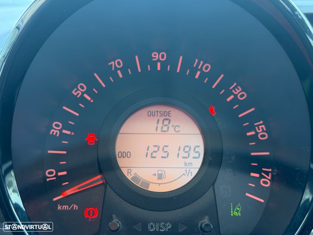 Toyota Aygo x-wave - 12