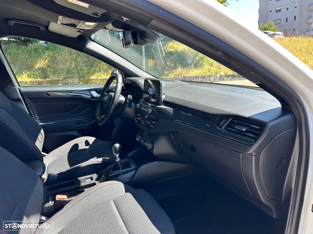 Ford Focus 1.0 EcoBoost S&S ST-LINE - 40