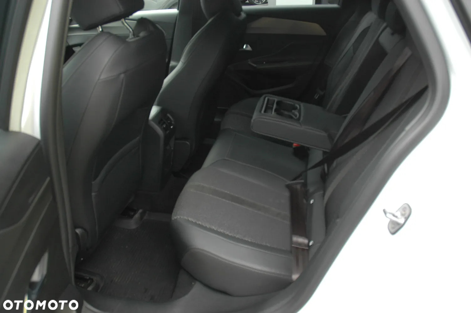 Peugeot 308 1.2 PureTech GT S&S EAT8 - 9