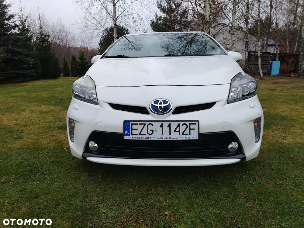 Toyota Prius (Hybrid) Executive - 3