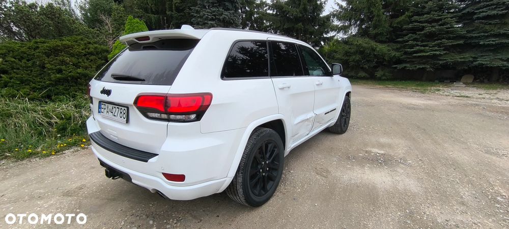 Jeep Grand Cherokee - 22