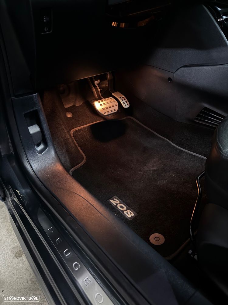 Peugeot 208 - 18