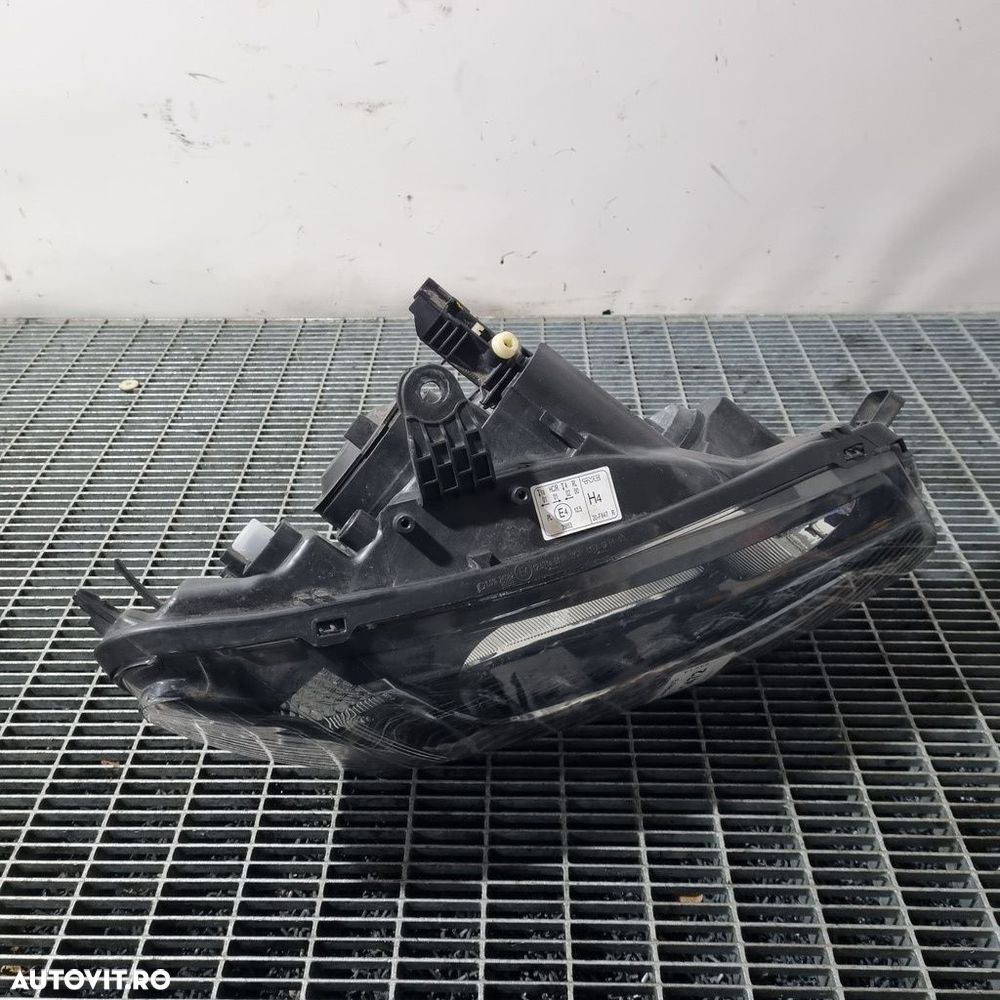 Far Dreapta Dacia Sandero 2 2012 - 2016 Hatchback 4 Usi (1472) Fara xenon - 3