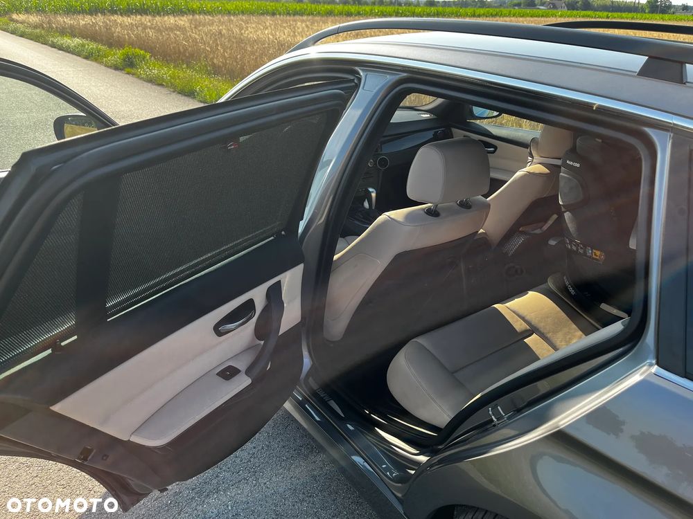 BMW Seria 3 325i xDrive - 13