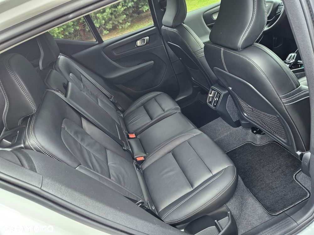 Volvo XC 40 B5 B AWD Ultimate Dark - 11