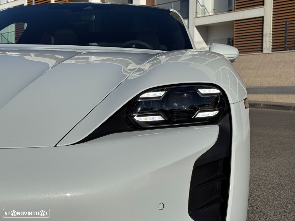 Porsche Taycan Turbo S - 10