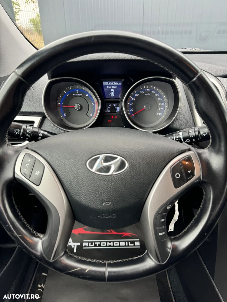 Hyundai i30 1.6 CRDI Exclusive - 11