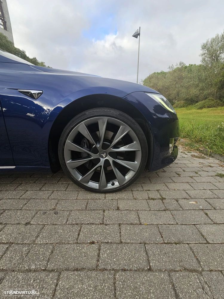 Tesla Model S - 12