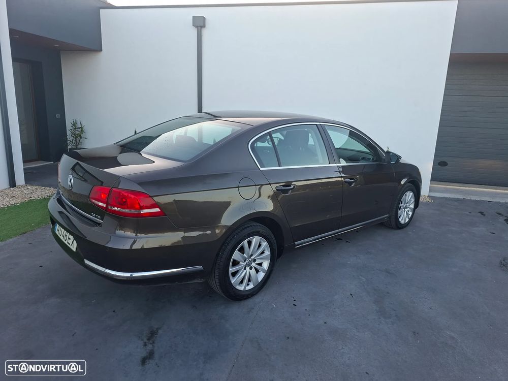 VW Passat 2.0 TDI BlueMotion Exclusive - 10