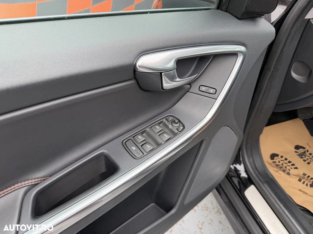 Volvo XC 60 D3 Geartronic Summum - 26