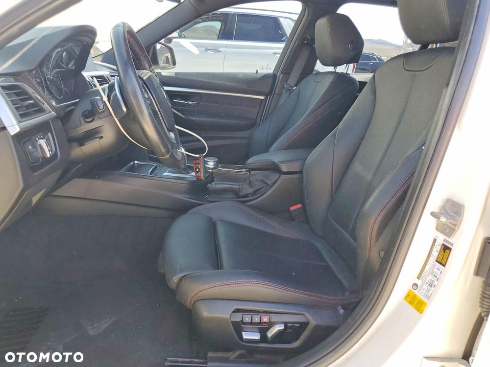 BMW Seria 3 330i xDrive Edition M Sport Shadow - 8