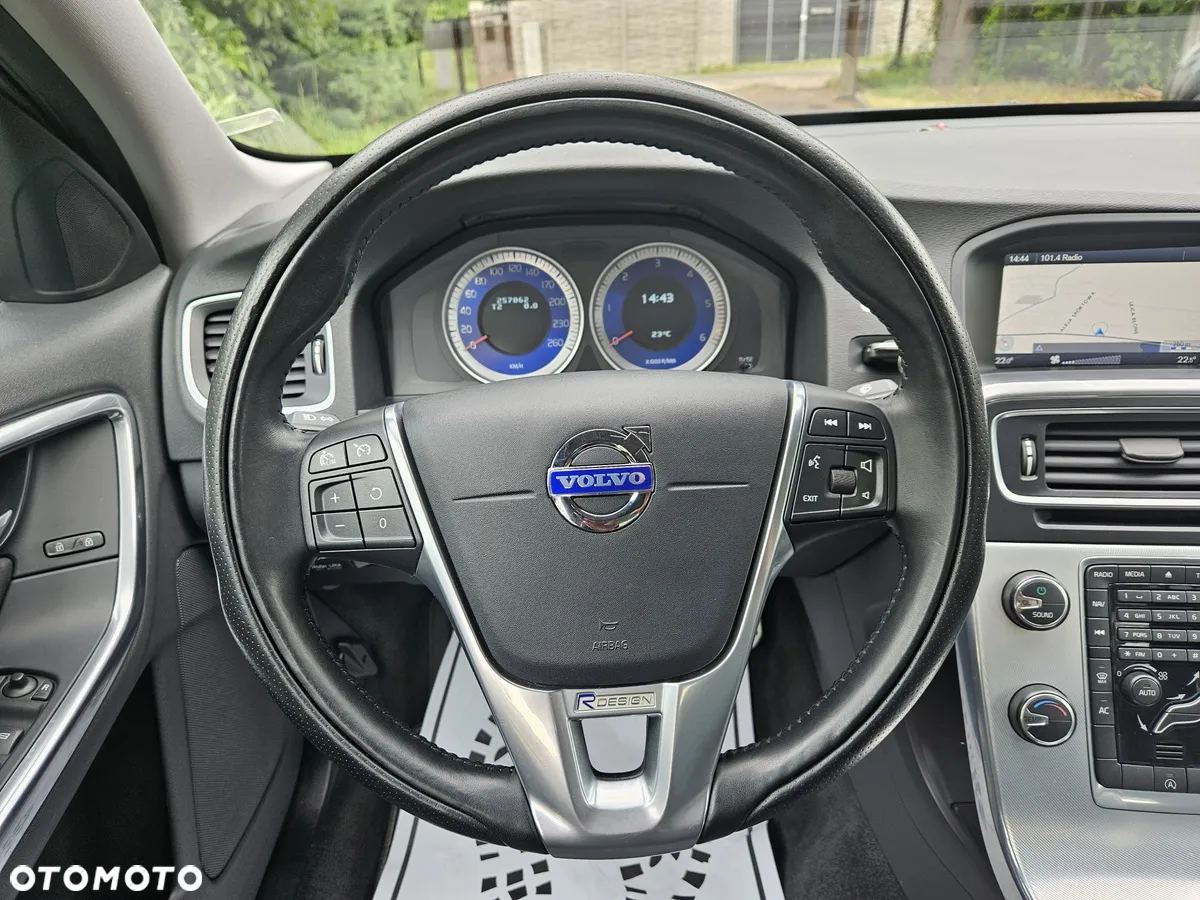 Volvo S60 D3 R-Design - 9