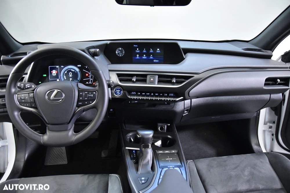 Lexus UX - 10
