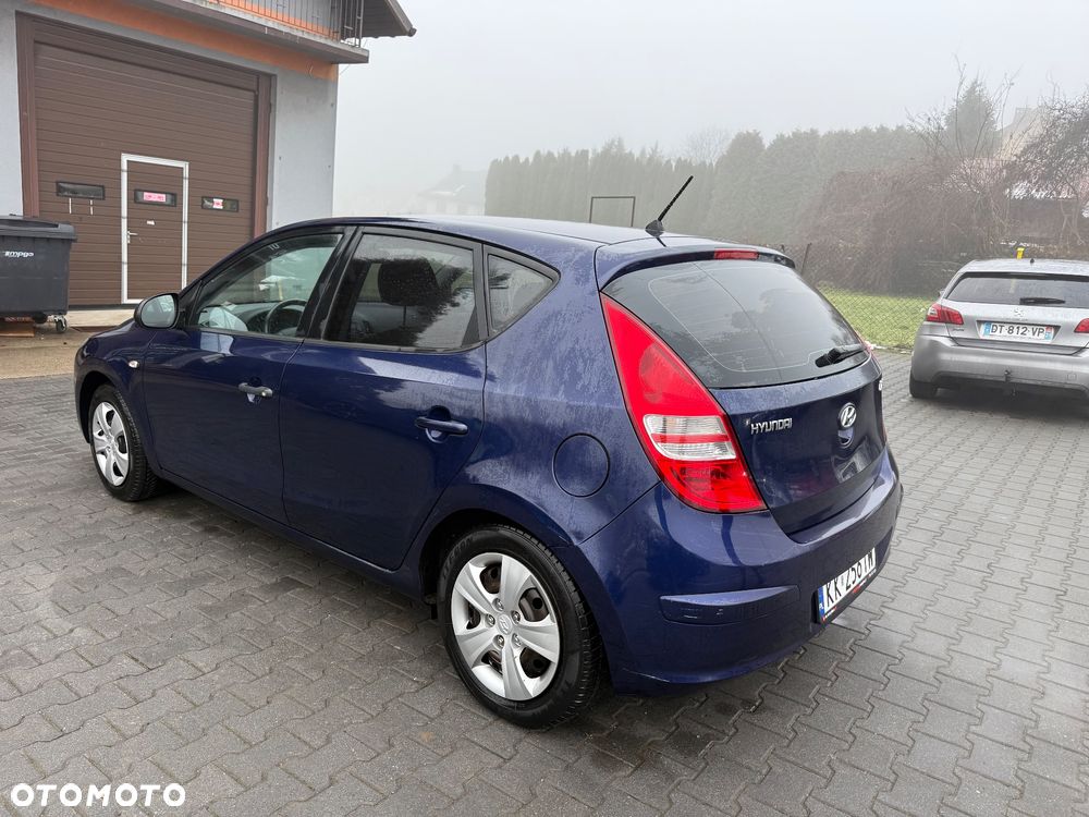 Hyundai i30 1.4 Base + - 7
