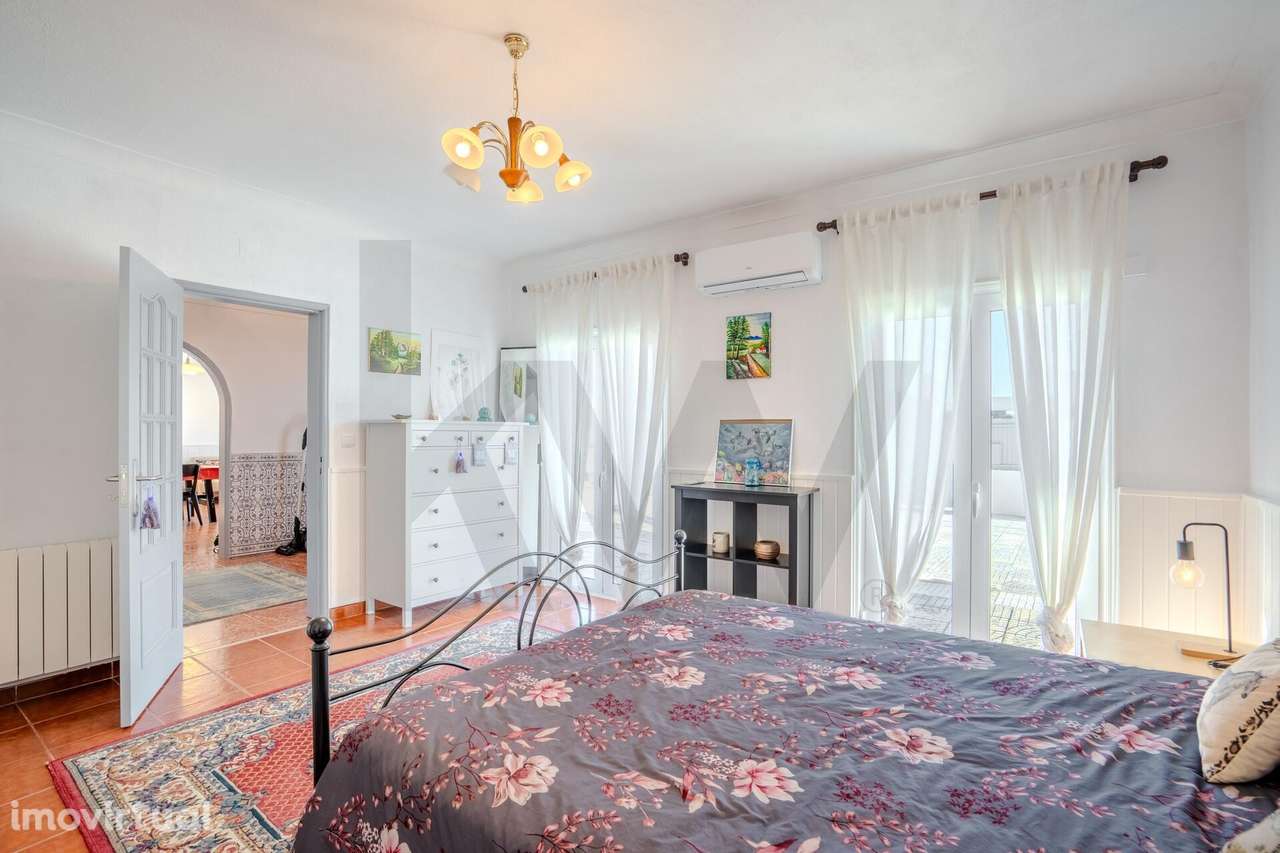 Moradia T4 com amplo terreno em Fernão Ferro – espaço, privacidade e p - Grande imagem: 3/60