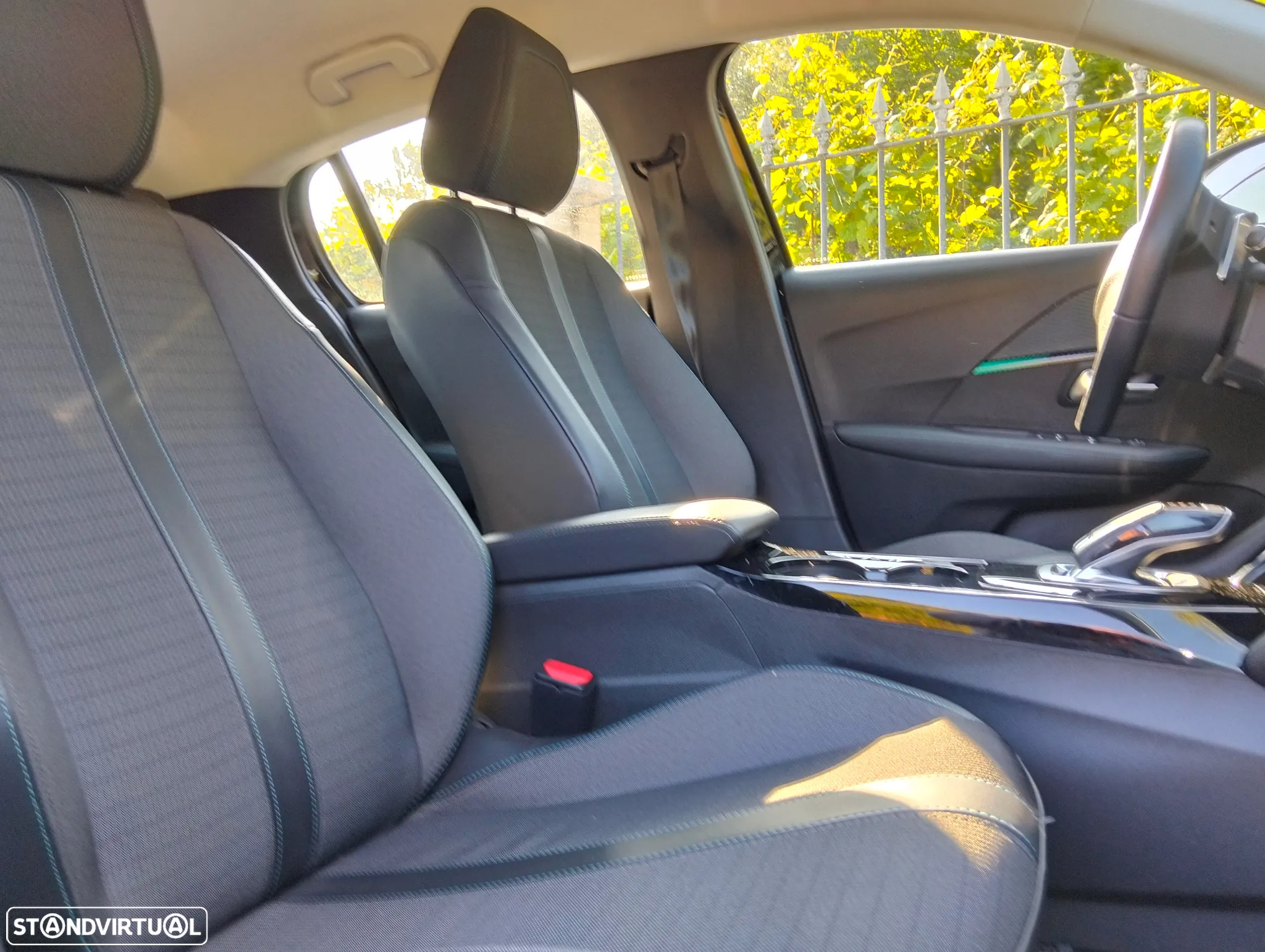 Peugeot 208 PureTech 130 EAT8 Allure Pack - 15