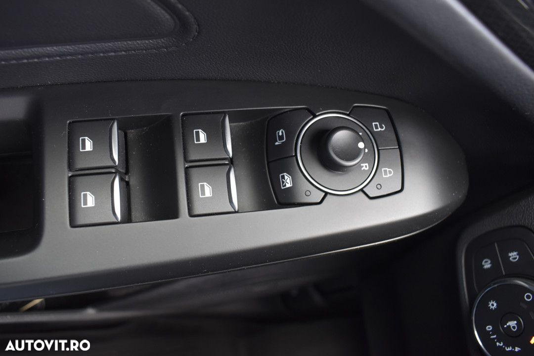Ford Focus - 36