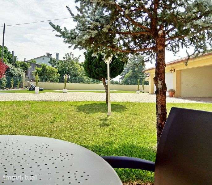 Apartamento com 1 quarto, sala, cozinha, jardim e estacionamento - Grande imagem: 3/12