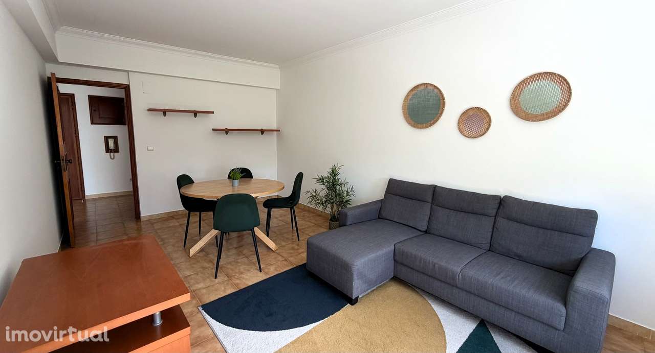 T1 espaçoso e luminoso em Belas, mobilado e pronto a habitar - Grande imagem: 2/38