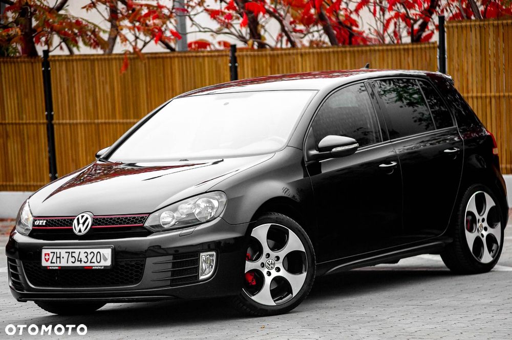 2010 Volkswagen Golf 2.0 TSI GTI, photograph 8