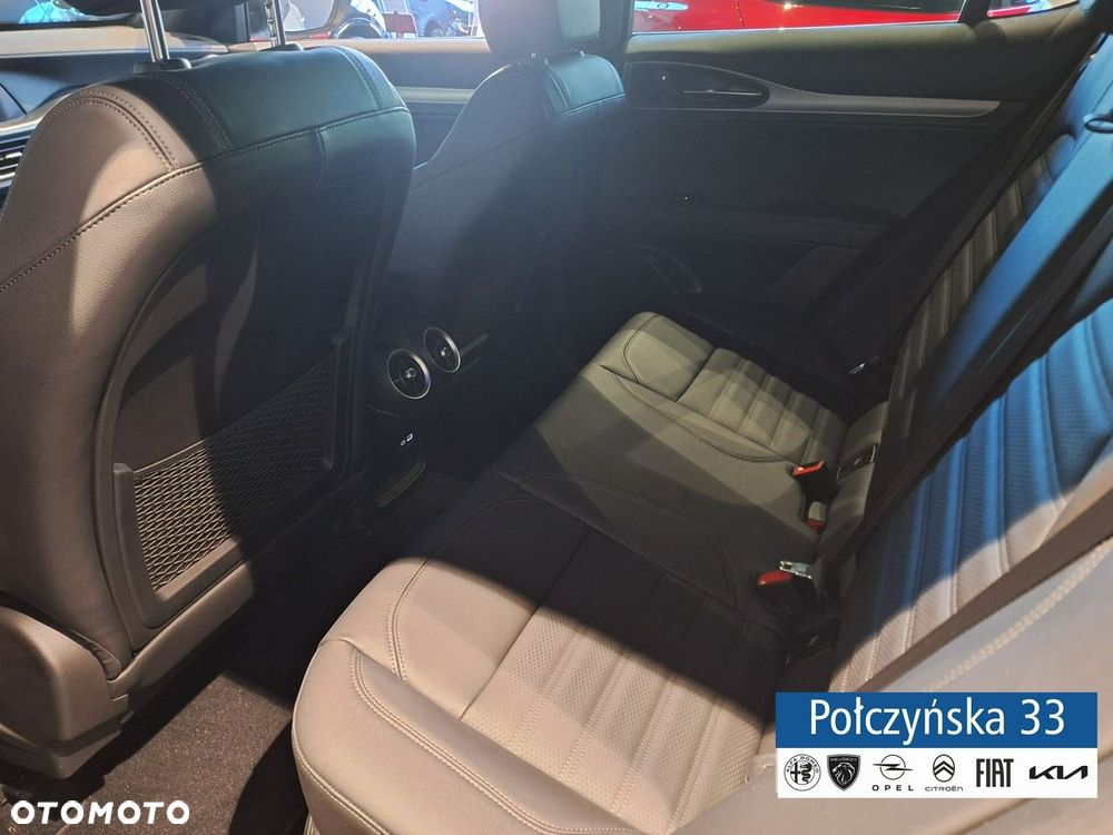 Alfa Romeo Stelvio - 10