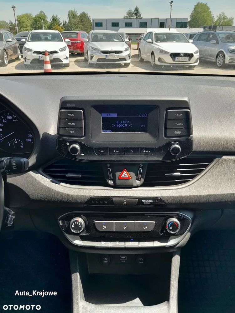 Hyundai i30 1.5 DPI Classic + - 13