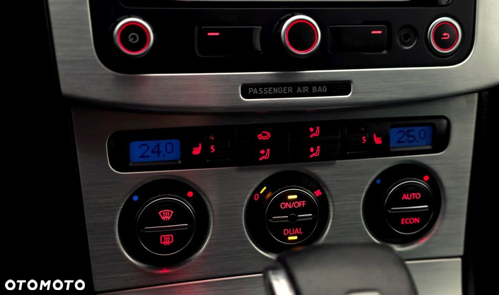 Volkswagen Passat Variant 2.0 TDI Highline DSG - 17