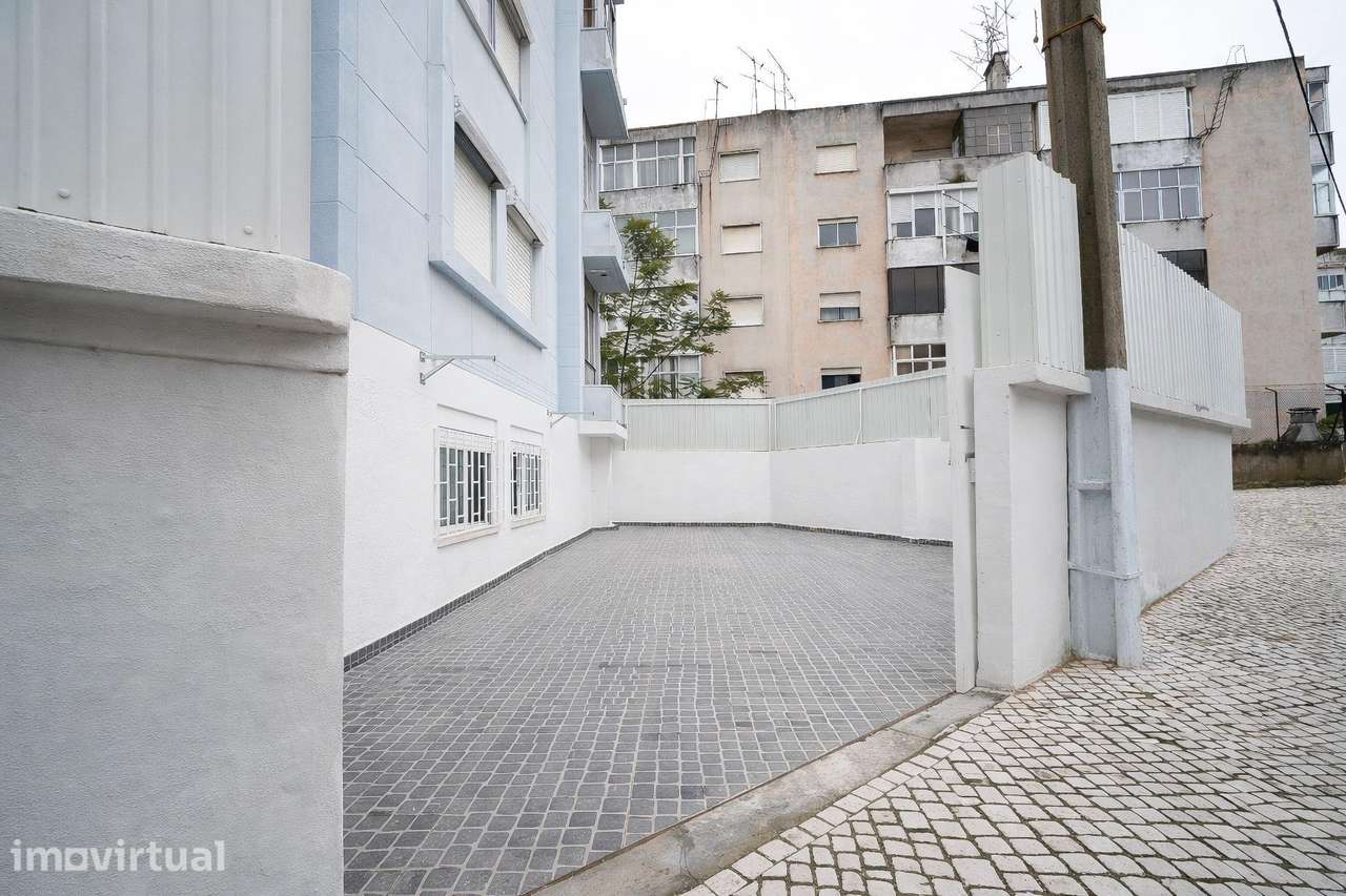 T2 com logradouro e entrada independente no Laranjeiro - Almada - Grande imagem: 2/17