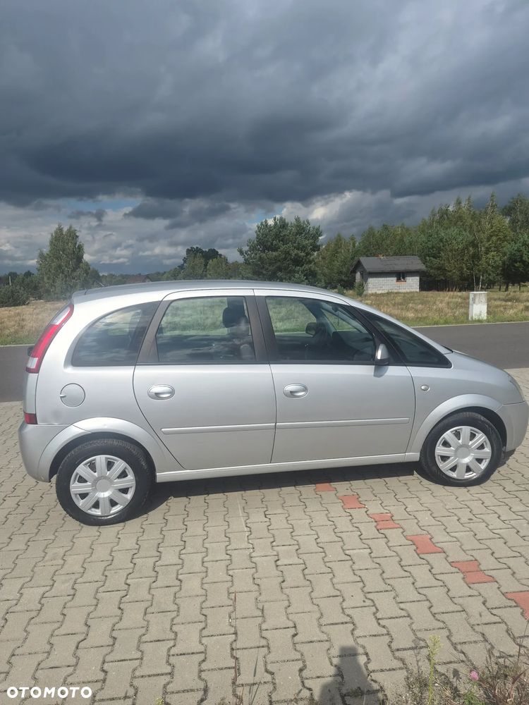 Opel Meriva 1.8 16V Cosmo - 11
