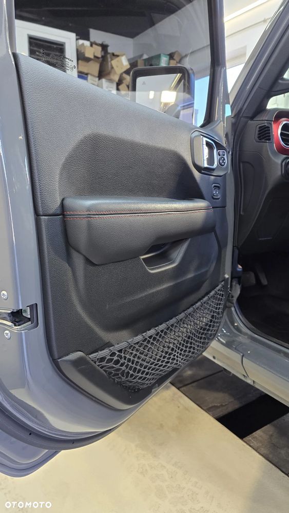 Jeep Wrangler - 16