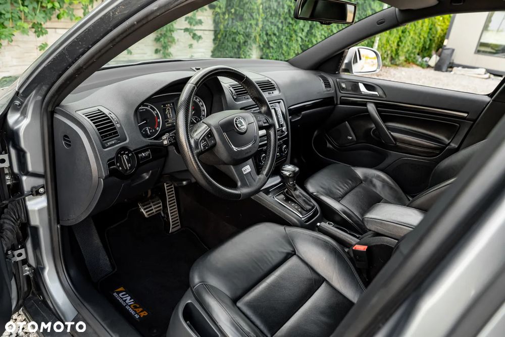 Skoda Octavia 2.0 TSI DSG RS - 17