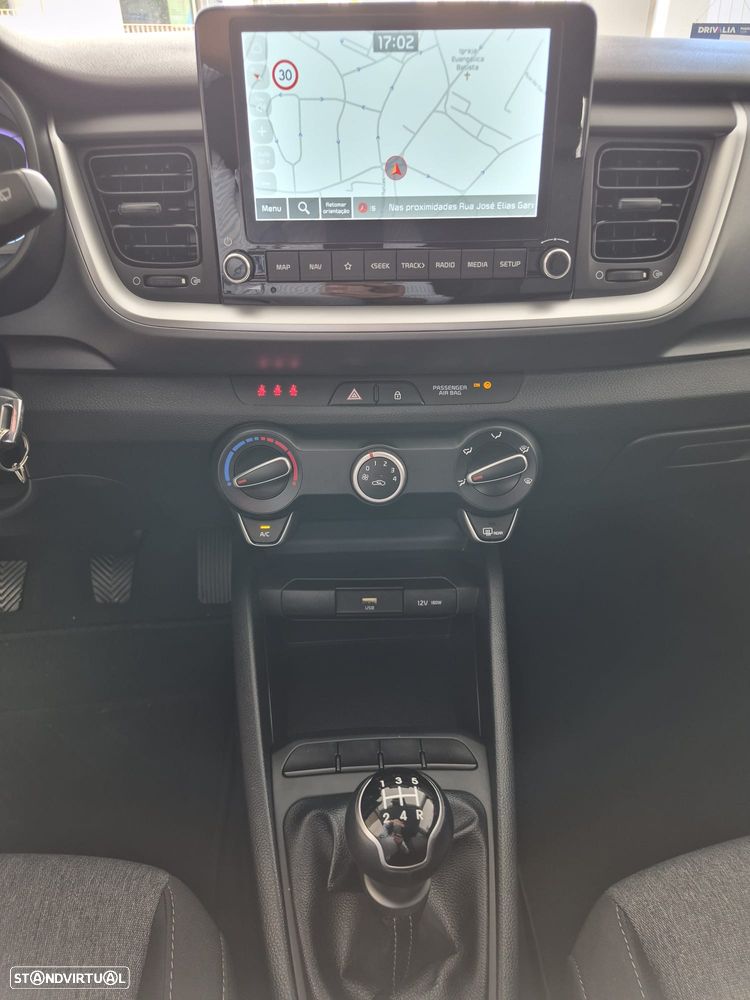 Kia Stonic 1.2 MPi Dynamic — fotografia 18