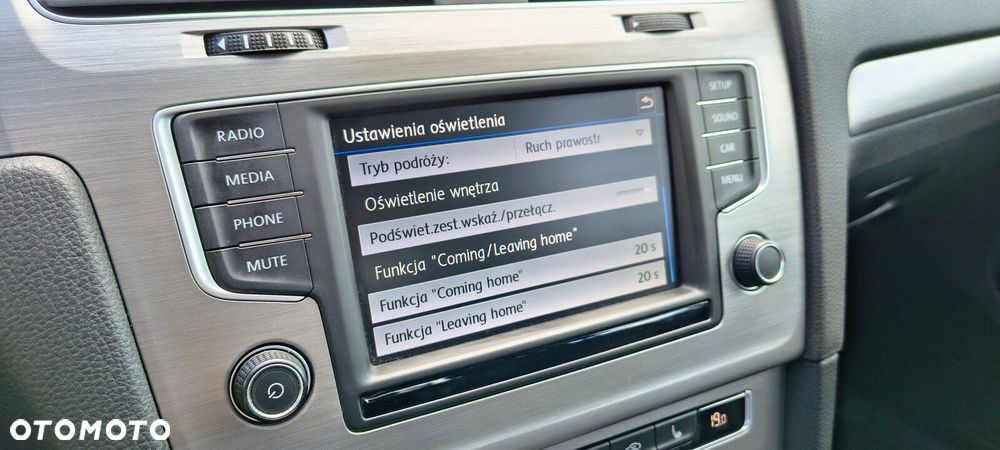 Volkswagen Golf - 22