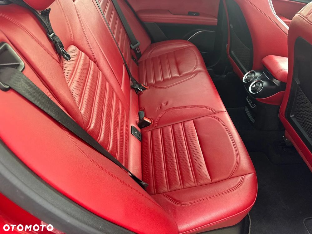 Alfa Romeo Stelvio - 25